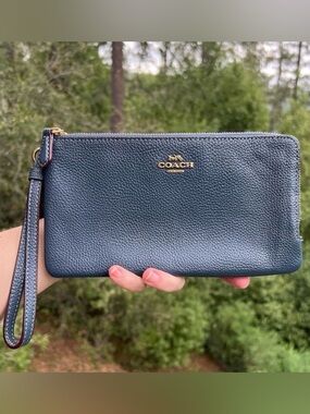 COACH Double Zip Phone Wristlet Wallet Blue Pebbled Leather w Gold Hardware